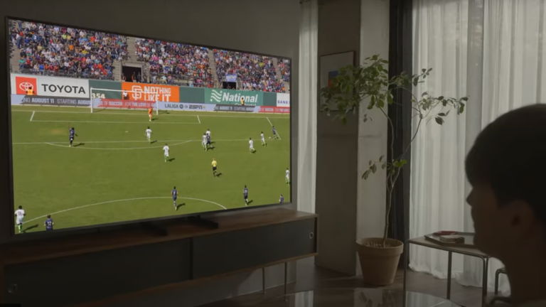 Si te gusta tener todo conectado y controlar tu casa desde el televisor, esta TV de Samsung es perfecta