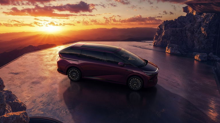 7 plazas, 1600 kilómetros de autonomía, IA y diseño futurista: el coche chino que queremos ver en España
