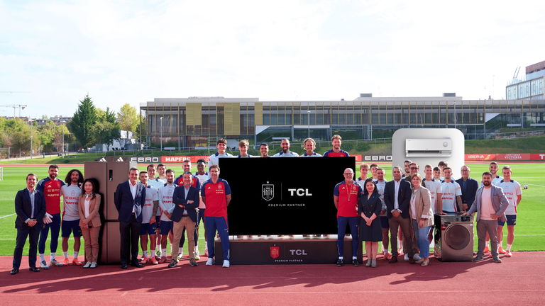 TCL y la RFEF amplían su colaboración: nuevos productos y contrato hasta 2026