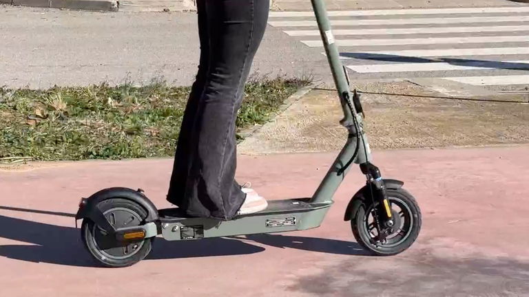 Gran descuento para este patinete eléctrico en 5 colores, resistente y 800 W de potencia