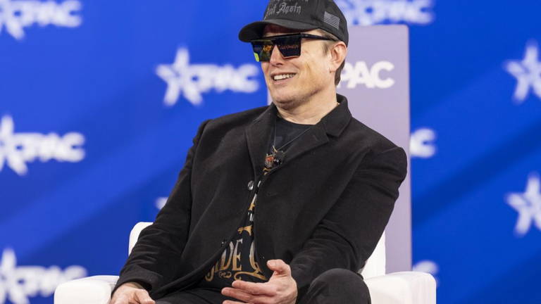 Es fácil decirlo cuando eres el hombre más rico del mundo: Musk pide que dejes de ahorrar porque la IA traerá una "abundancia infinita"