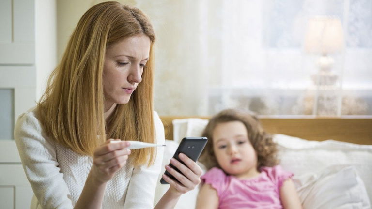 Adiós a los pediatras: la peligrosa 'moda' de los padres de consultar a ChatGPT sobre la salud de sus hijos
