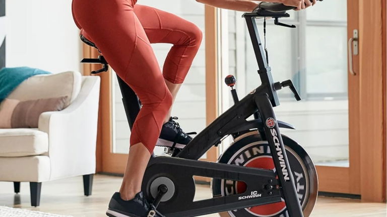 100 euros menos por una bicicleta indoor diseñada para el máximo rendimiento, una opción excelente para entrenamientos cardiovasculares en casa