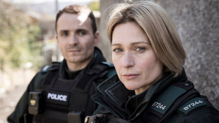 No podrás dejar de ver esta serie policíaca repleta de drama y acción: tiene 3 temporadas y está disponible completa en streaming