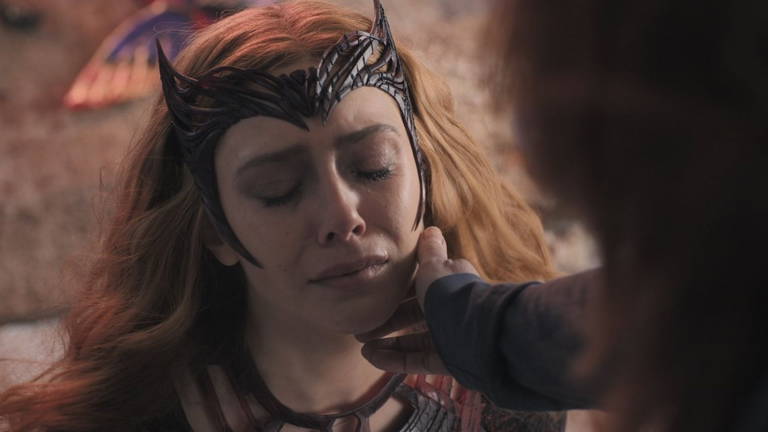 Elizabeth Olsen, Bruja Escarlata, se cae definitivamente de 'Vengadores: Doomsday'