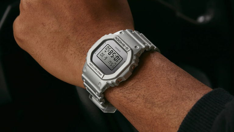 Amazon hunde el precio del Casio G-Shock más versátil: 52 gramos, 20 BAR y diseño metálico