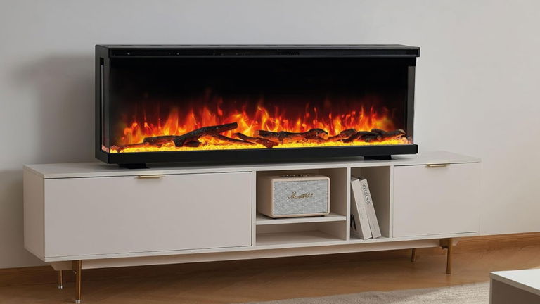La chimenea eléctrica panorámica que convierte tu salón en refugio está más barata que nunca
