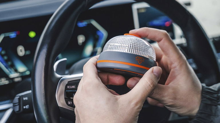 Cómo activar una baliza V16 en caso de emergencia