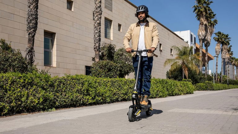 Potente, con amortiguación de calidad y muy, muy barato: este patinete de Cecotec es una compraza por este Black Friday