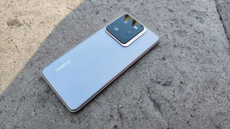 Carga de 120 W y superbatería de 7000 mAh: el realme GT 7T es el gama alta más barato de este Black Friday