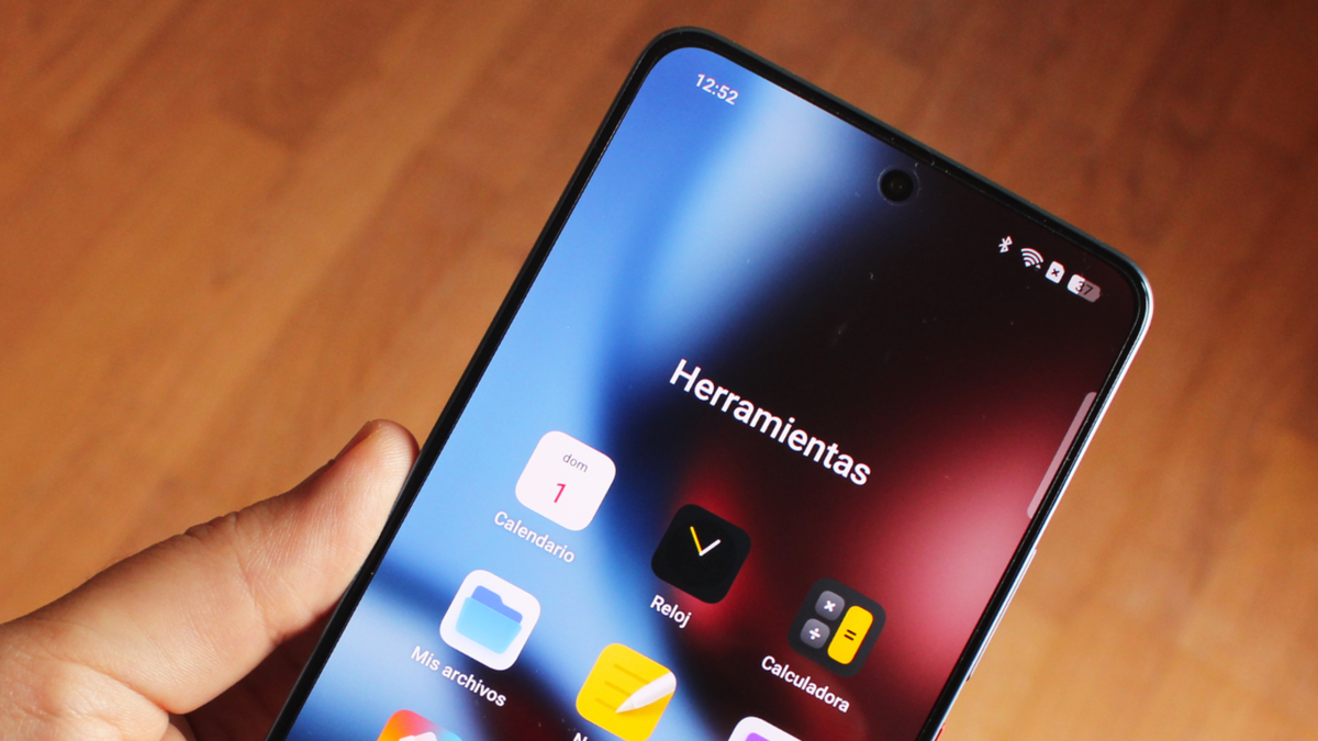 No se habla mucho de este móvil y a mí me encanta: 512 GB, rendimiento de alta gama y 7000 mAh de batería