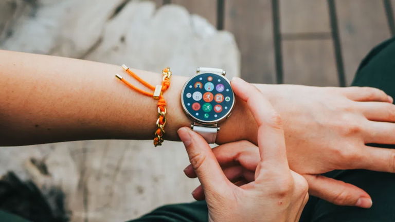 Cuando salió costaba casi 300 euros, pero hoy se puede comprar por apenas 100: este smartwatch de HUAWEI es un chollo épico