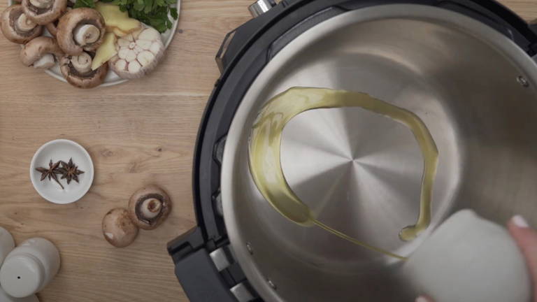 Conviértete en un verdadero chef con esta olla multifunción eléctrica en oferta: 7,6 litros y 11 formas de cocinar