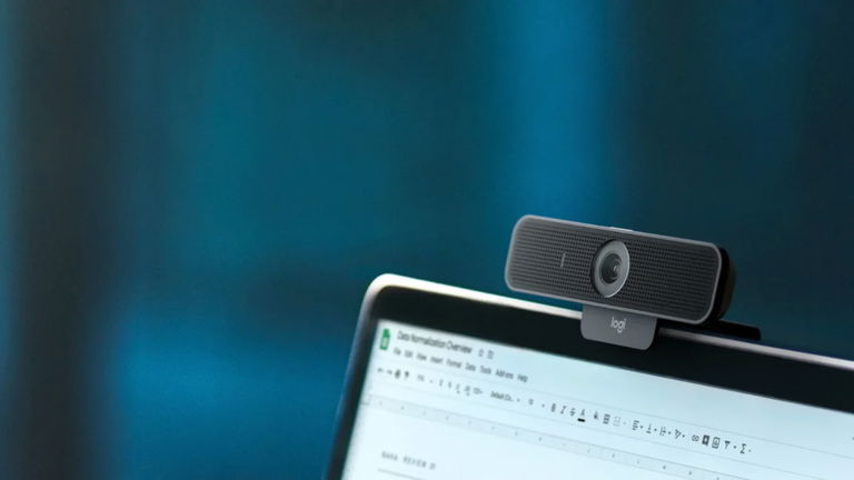 Esta webcam de Logitech graba tan bien que parece una cámara profesional y cuesta muy poco
