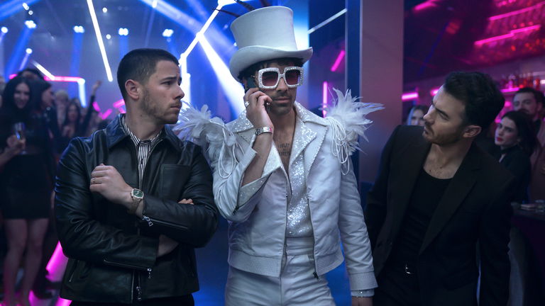 ¿Te sientes mayor? Los Jonas Brothers vuelven a Disney+ 15 años después… dispuestos a liarla en Navidad