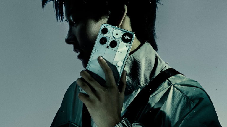 240 euros menos: el Black Friday hace su magia con uno de los móviles más rompedores en cuanto a diseño