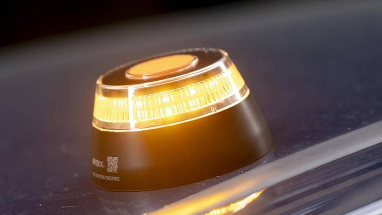 Tus datos no van a la DGT: descubren que el dominio al que se envía la información de las balizas V-16 pertenece a un misterioso usuario particular