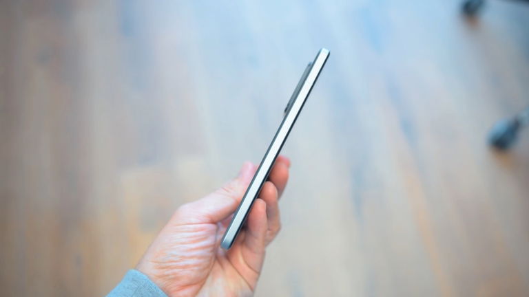 Este gama alta no lo vi venir: 520 euros por Snapdragon 8 Elite, 12 GB de RAM, 6500 mAh de batería y cámara Sony