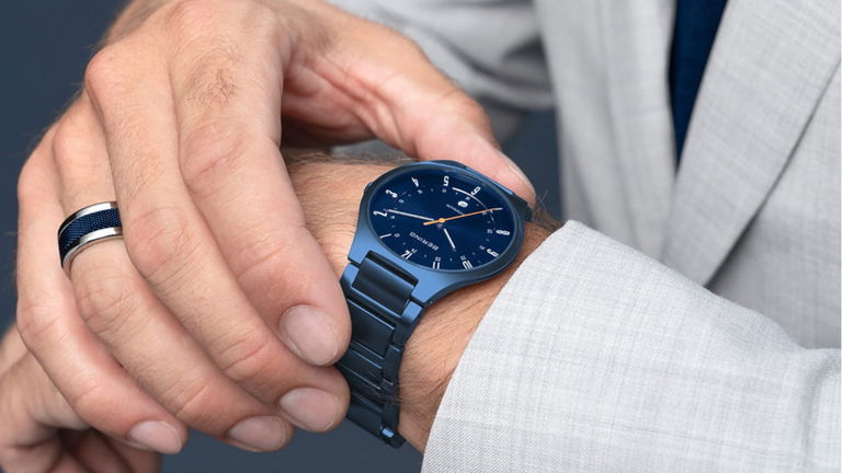 Diseño con caja y brazalete de titanio, precisión absoluta... y 50% de descuento en uno de los relojes más elegantes del momento