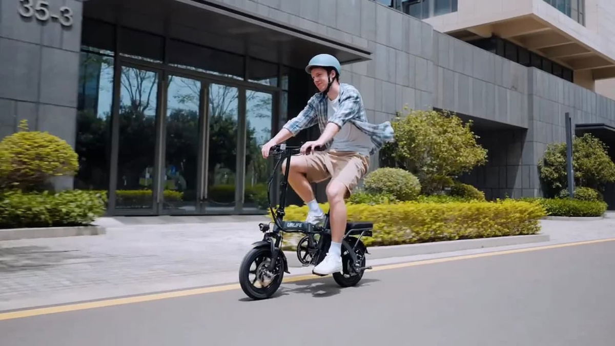 Plegable, potente y con un diseño más que robusto: esta bicicleta eléctrica es el chollo del mes en AliExpress