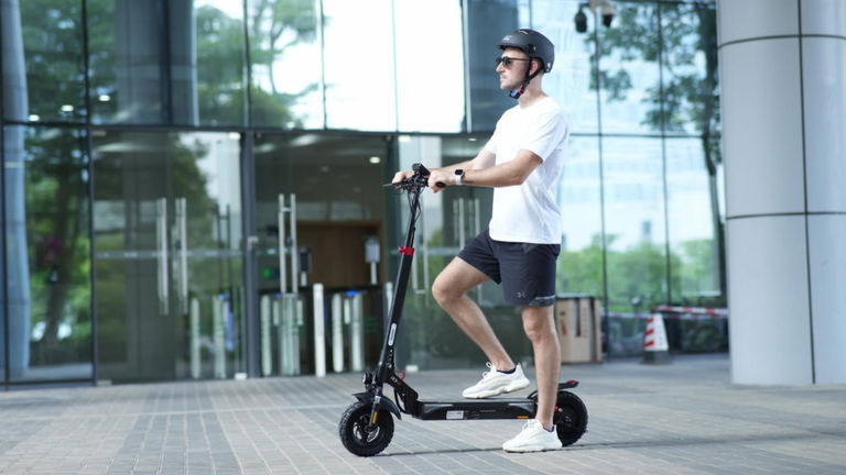 800 W de potencia por solo 300 euros: no hay muchos patinetes eléctricos como este