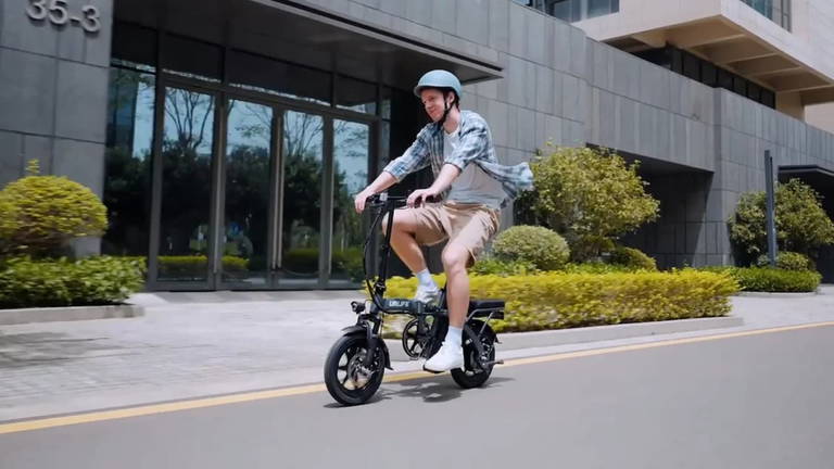 ¿Buscas una bici plegable barata y de calidad? Este modelo eléctrico tiene de todo y no cuesta ni 400 euros