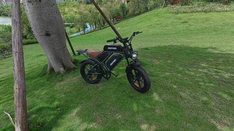 Potente motor sin escobillas de 750 W, batería extraíble y un precio brutal: por menos de 400 euros no vas a encontrar una bici eléctrica así