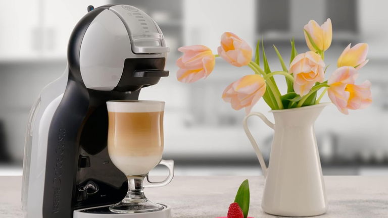 Esta cafetera mini hace un café brutal y cabe en cualquier rincón de la cocina