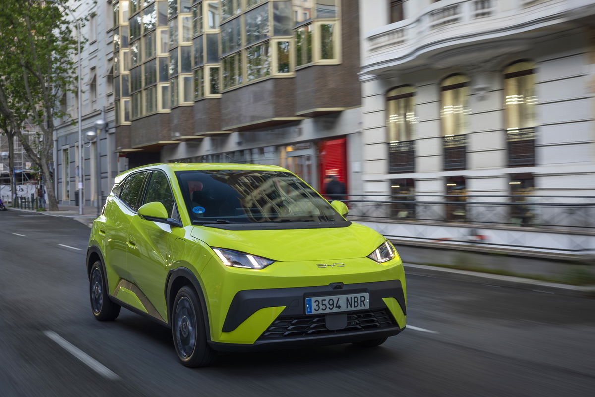 Fin de una era: Tesla pierde el trono mundial y BYD le saca una ventaja de 600.000 coches