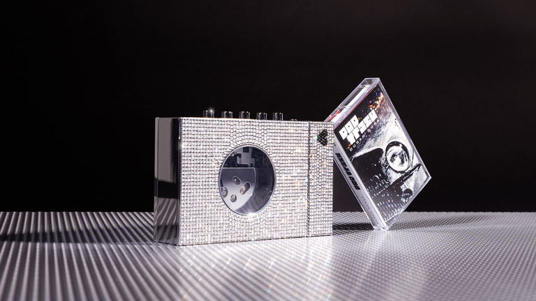 El 'walkman' moderno se viste de gala: We Are Rewind lanza una nueva edición especial para adolescentes de los 80