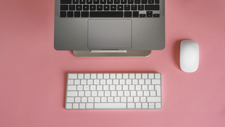 Me lo compraría una y mil veces: llevo diez años usando este teclado inalámbrico y no lo cambio por nada