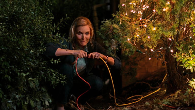 Michelle Pfeiffer se queda sin familia por Navidad… y Prime Video convierte ese desastre en su mejor comedia del mes