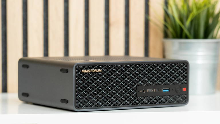 Minisforum MS-S1 Max, análisis: el mini PC que ejecuta modelos de IA de 70.000 millones de parámetros como si nada