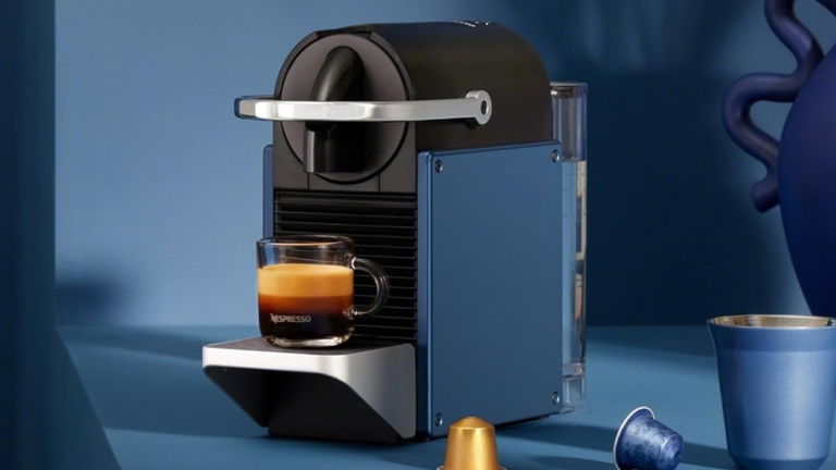 La Nespresso compacta y potente que querías ahora también es económica: así es la De'Longhi Pixie