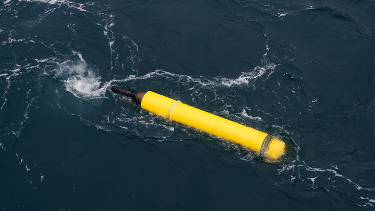 Hace nueve meses, mandamos a un robot a una de las pocas partes de la Tierra que nunca habíamos visitado, contra todo pronostico, ha sobrevivido al viaje