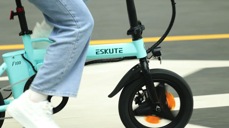 Desconocida, pero de calidad: esta barata bici eléctrica es un aciertazo por menos de 450 euros