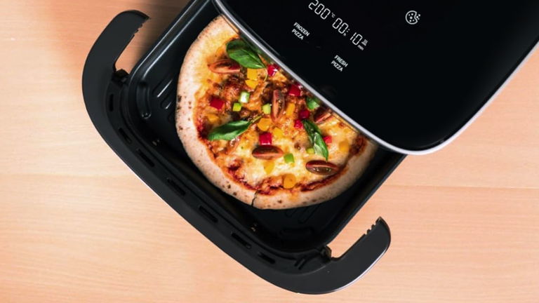 Una freidora de aire en oferta que revolucionará tu cocina: 2200W de potencia, 10 programas y ventana