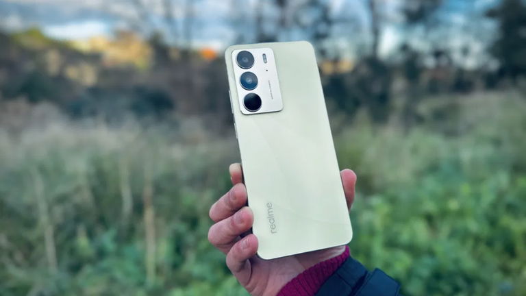 Este móvil baja de los 150 euros y viene con un diseño resistente, 8 GB de RAM y una batería de 5.828 mAh que no te deja tirado