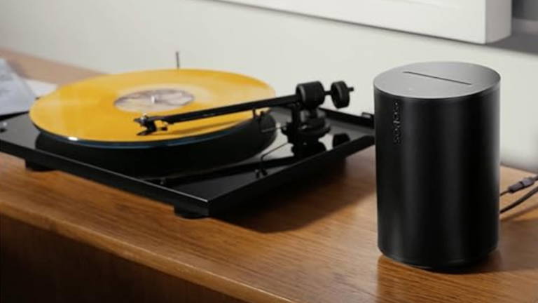 Queda el último empujón antes de Reyes y este Sonos Era 100 es un acierto seguro: sonido estéreo real, graves potentes y se conecta en minutos por Wi-Fi o Bluetooth