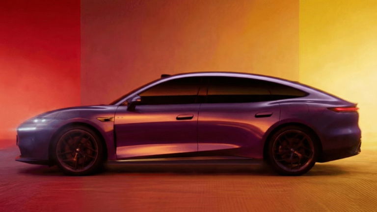 El "clon" económico del Taycan no es de Xiaomi, es de MG: así es el nuevo rival del SU7 con diseño deportivo y tecnología autónoma