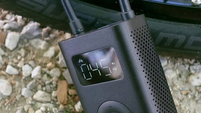 Olvida la baliza: este accesorio de Xiaomi es más barato y también deberías llevarlo en la guantera