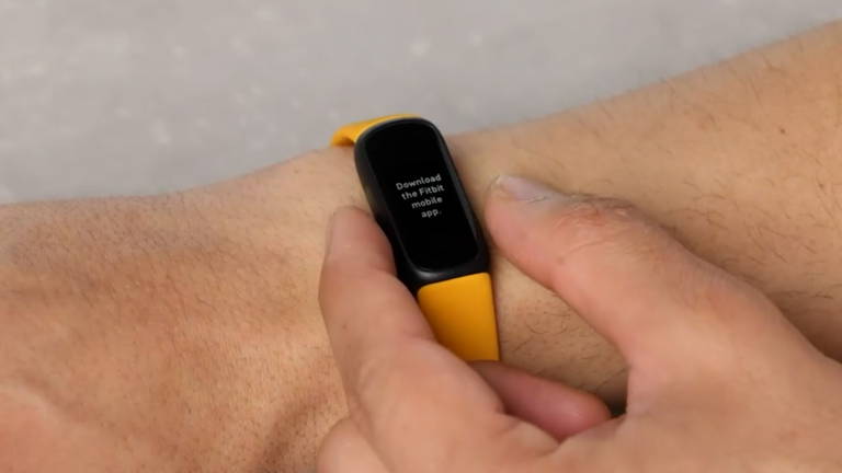 El Fitbit Inspire 3 con mucha autonomía y seguimiento de salud, gana protagonismo entre quienes quieren controlar su actividad sin llevar un reloj grande