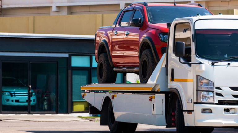 Grúas pirata: la estafa con las balizas V-16 que la DGT no vio venir