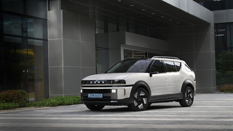 Hyundai no se rinde con el hidrógeno: renueva el NEXO para demostrar que se puede cruzar España sin parar a cargar y expulsando solo agua