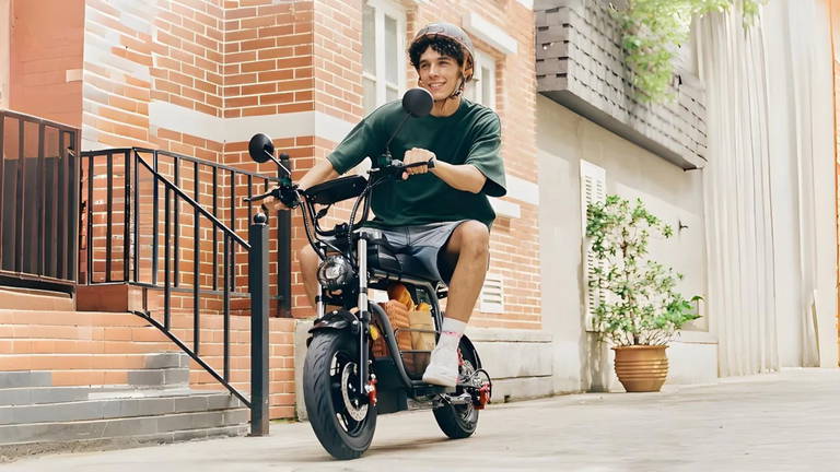 Potencia brutal, ruedas gigantes y autonomía para aburrir: el patinete con asiento que te quiere llevar a todas partes tiene una gran rebaja
