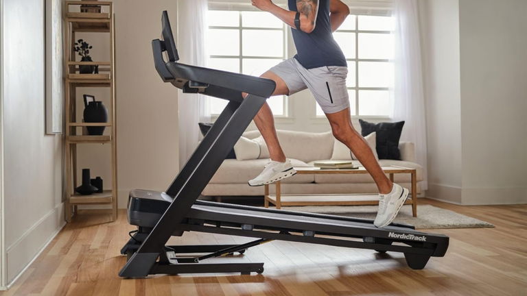 Una de las mejores cintas de correr para casa baja de precio como nunca