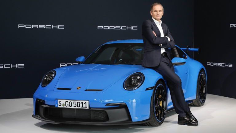 "Nos equivocamos": el CEO de Porsche abandona el cargo admitiendo que forzar el salto al eléctrico fue un error