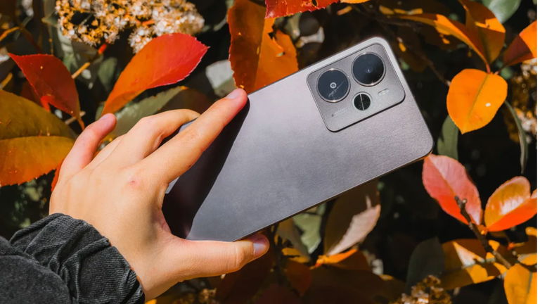 Hoy acaba la Promo de Año Nuevo y tienes la oportunidad de conseguir un móvil potente, con pantalla AMOLED y 5G, a un precio que casi parece un regalo