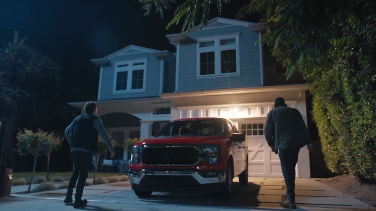 Una de las mejores cámaras de seguridad exterior de Ring se desploma de precio: 4K, focos de 2000 lúmenes y radar