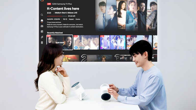 Olvídate de enfocar: Samsung renueva su gadget más viral con un sistema que ajusta la imagen aunque muevas el proyector